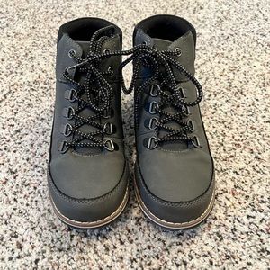 Boys The Children’s Place Grey Lace Up Boot Hightop Shoes Size 3